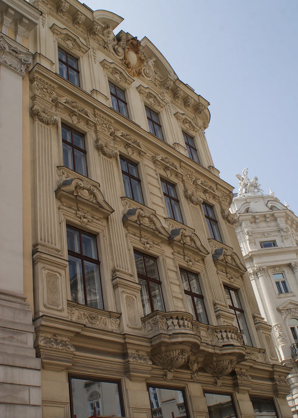 Historic residential facade on a Vienna street